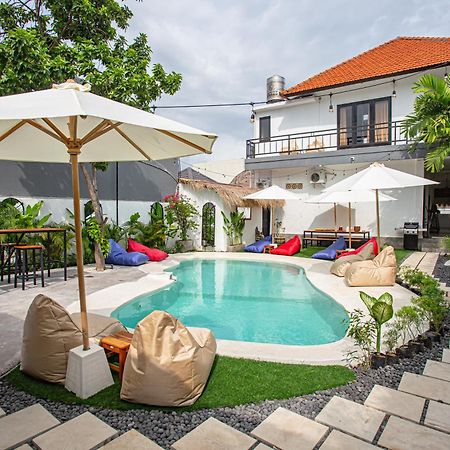 What The Duck Backpackers Canggu  Bagian luar foto