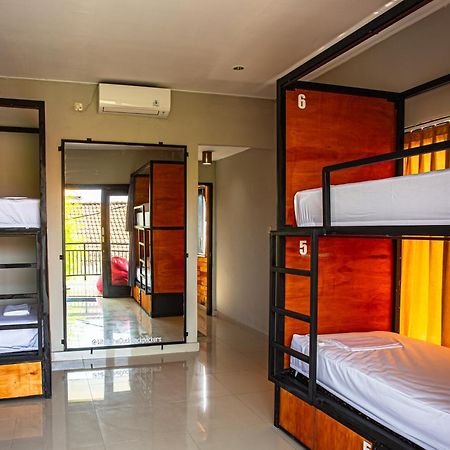 What The Duck Backpackers Canggu  Bagian luar foto
