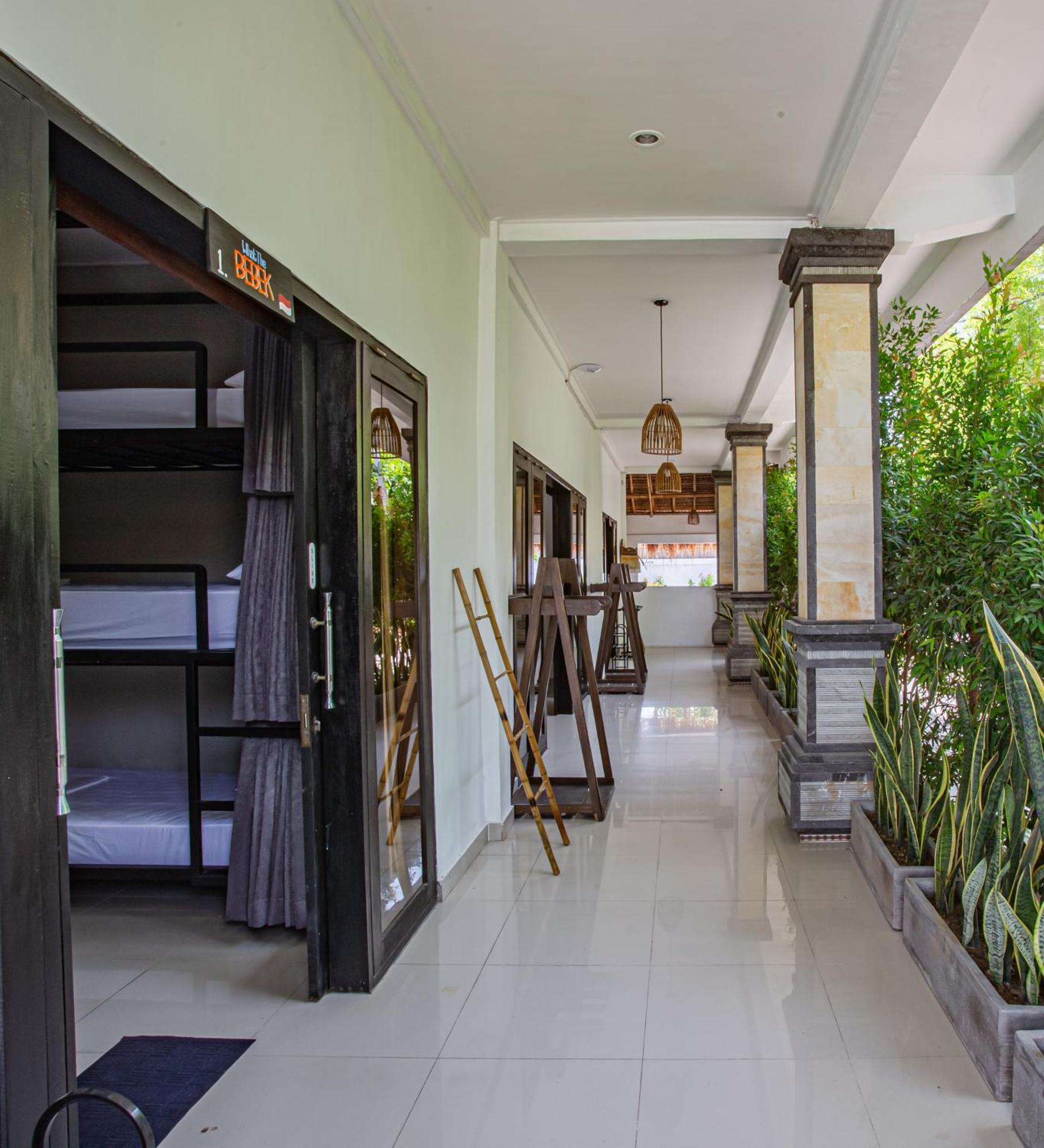 What The Duck Backpackers Canggu  Bagian luar foto