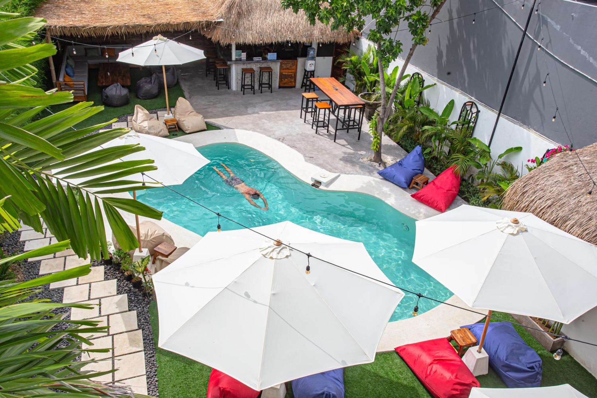 What The Duck Backpackers Canggu  Bagian luar foto