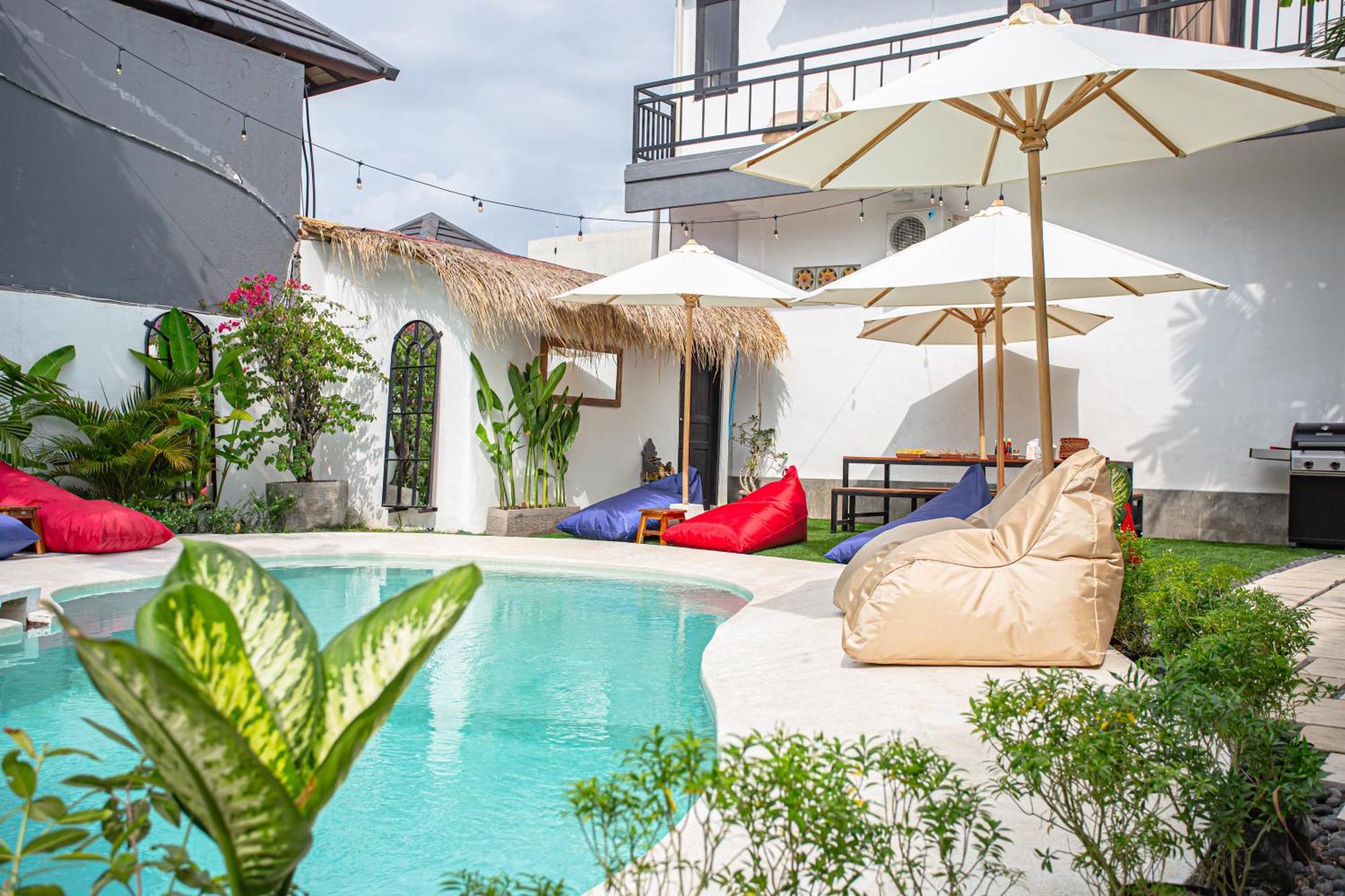 What The Duck Backpackers Canggu  Bagian luar foto