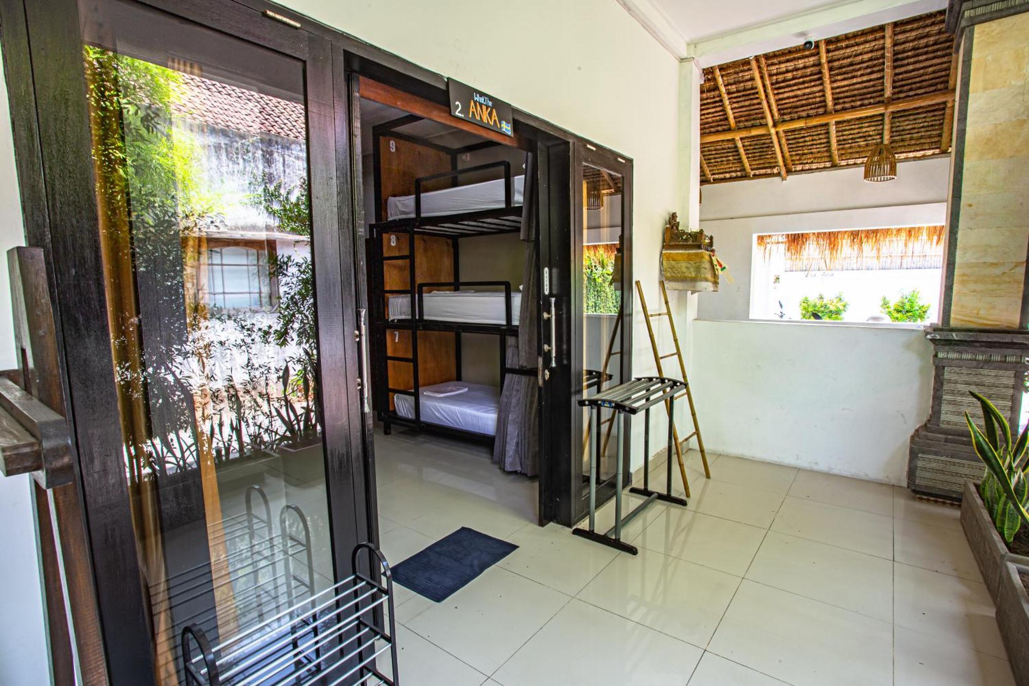 What The Duck Backpackers Canggu  Bagian luar foto