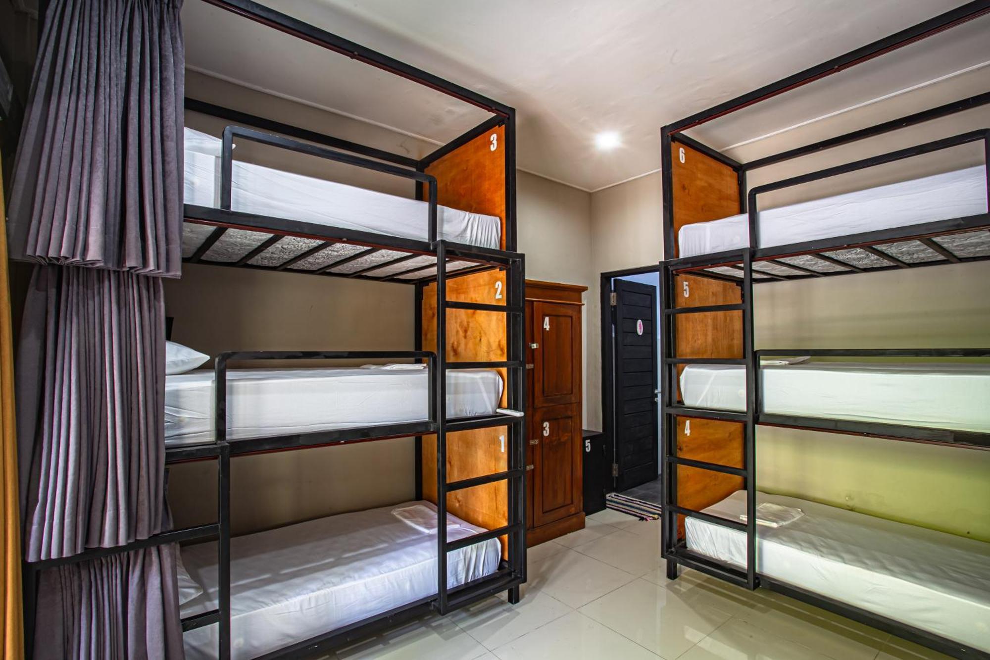 What The Duck Backpackers Canggu  Bagian luar foto