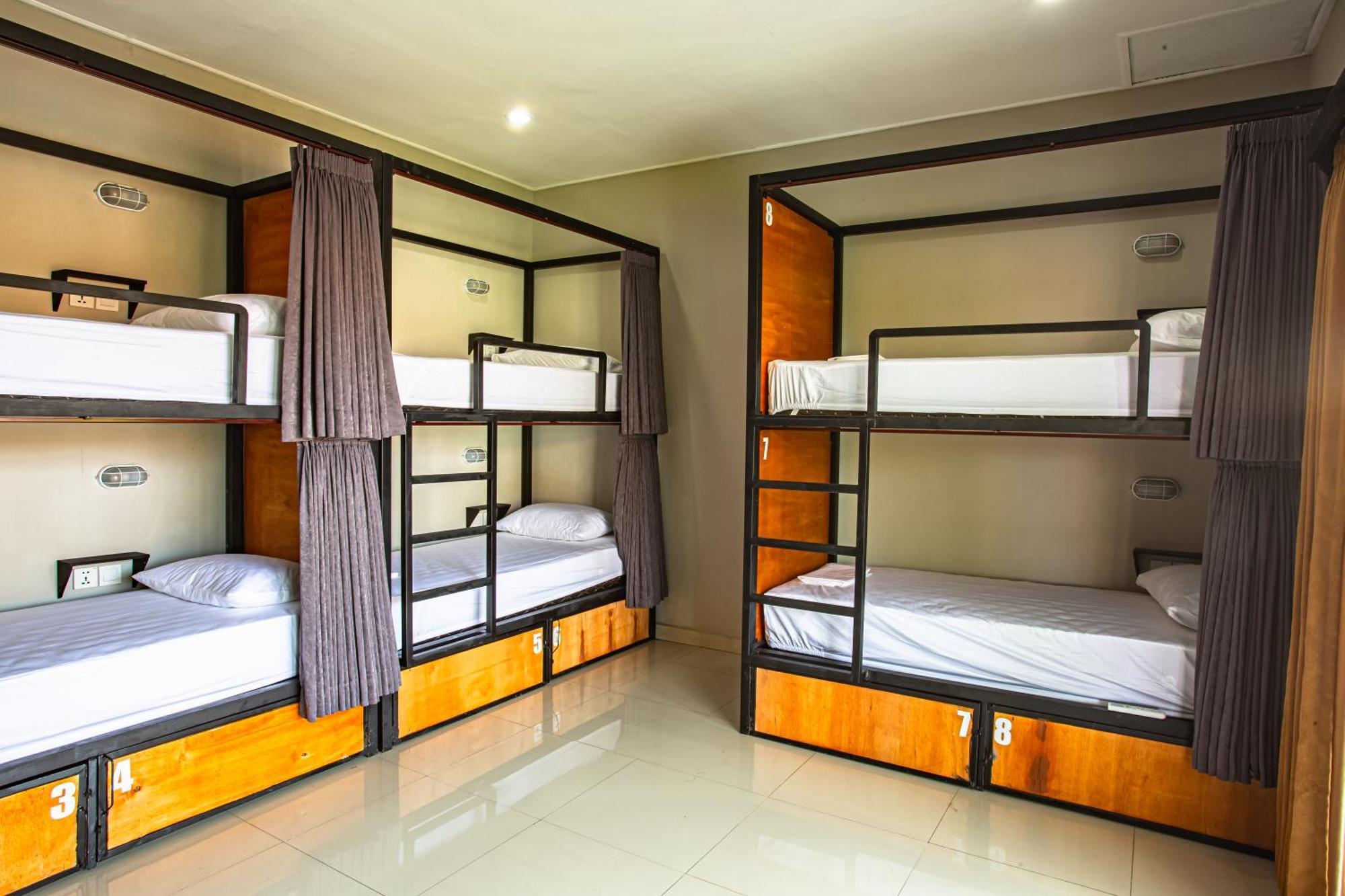 What The Duck Backpackers Canggu  Bagian luar foto