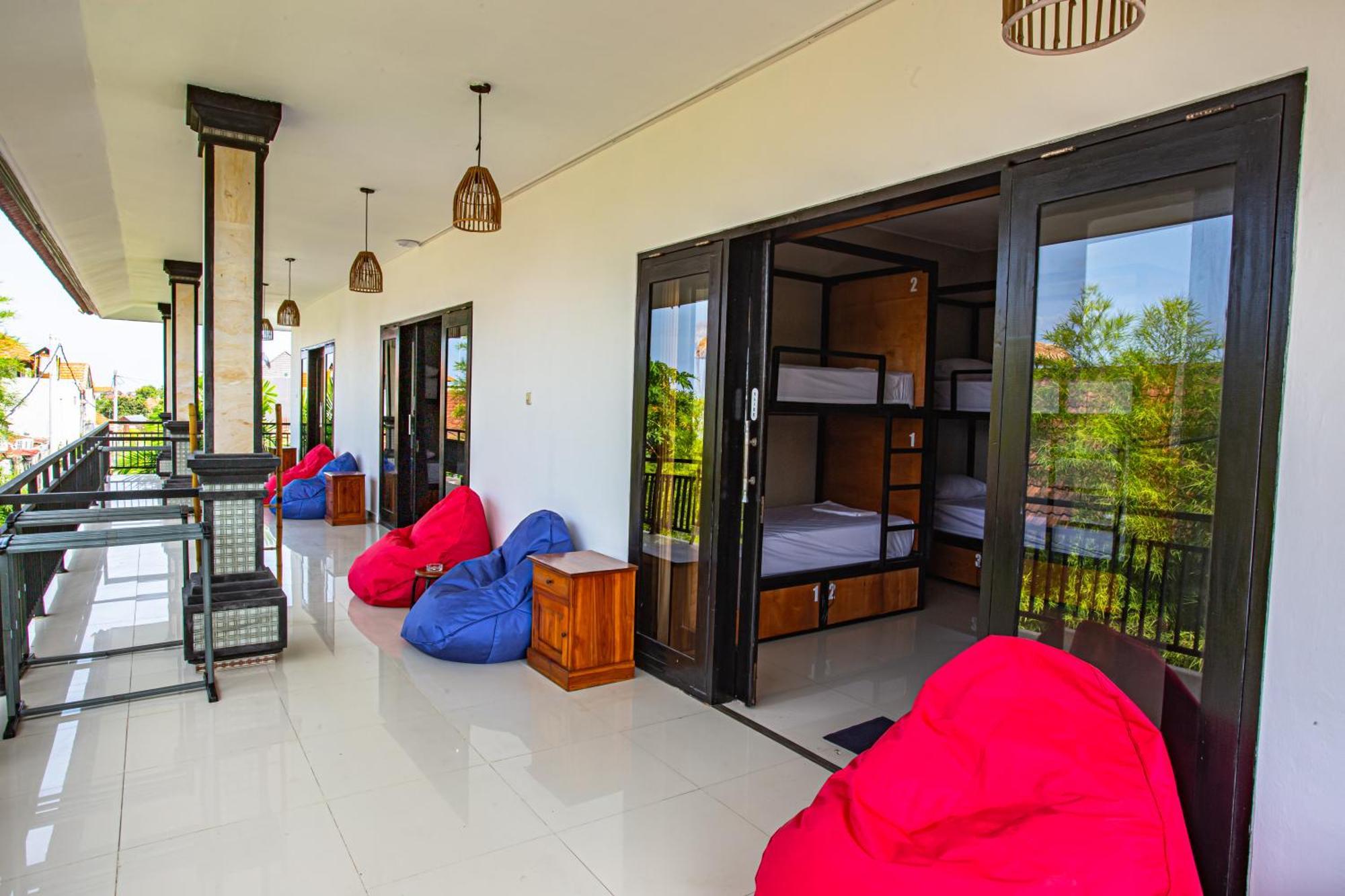 What The Duck Backpackers Canggu  Bagian luar foto