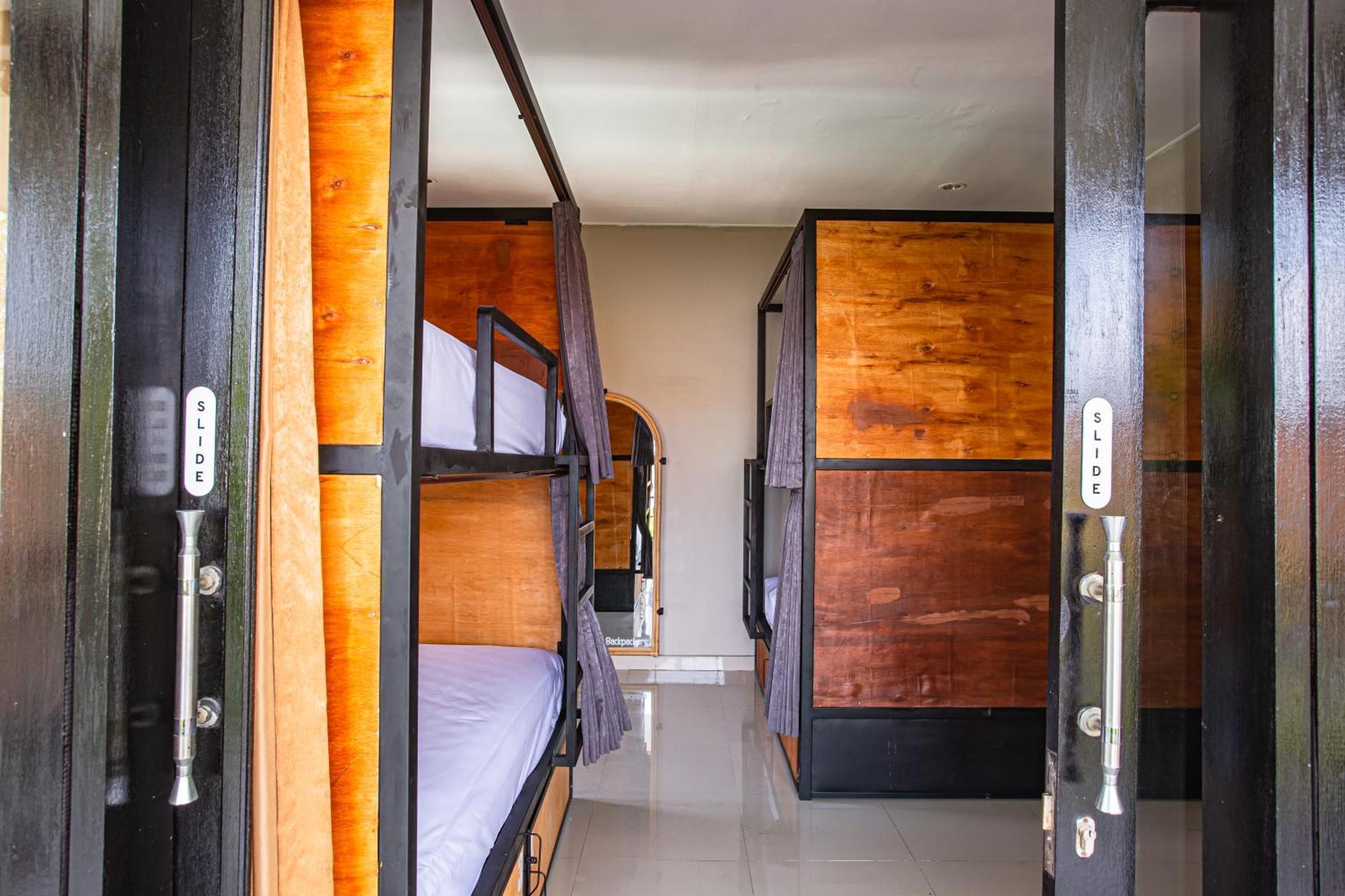 What The Duck Backpackers Canggu  Bagian luar foto