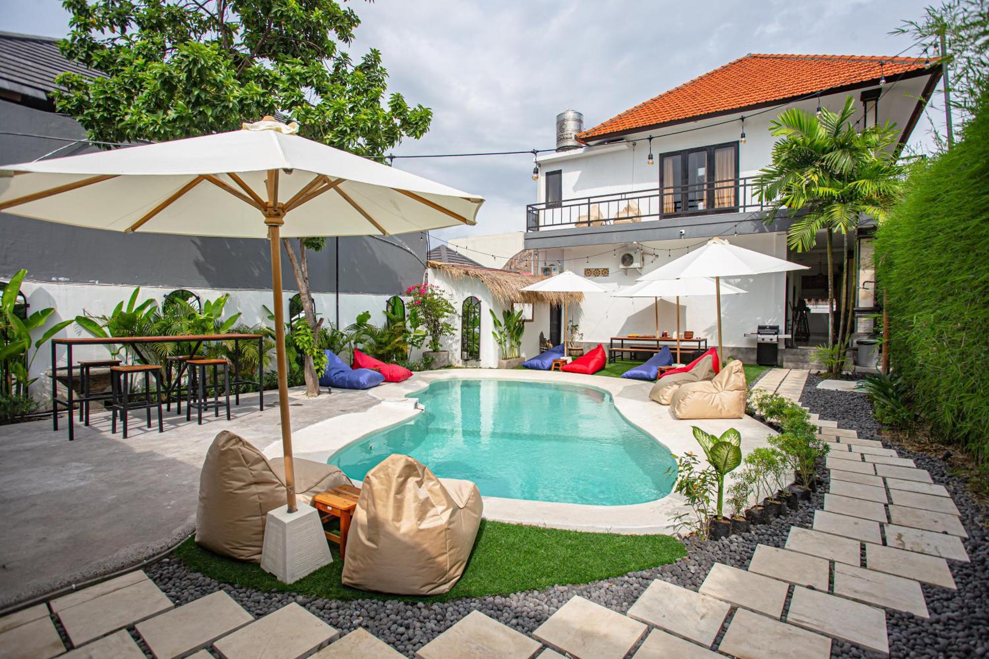 What The Duck Backpackers Canggu  Bagian luar foto