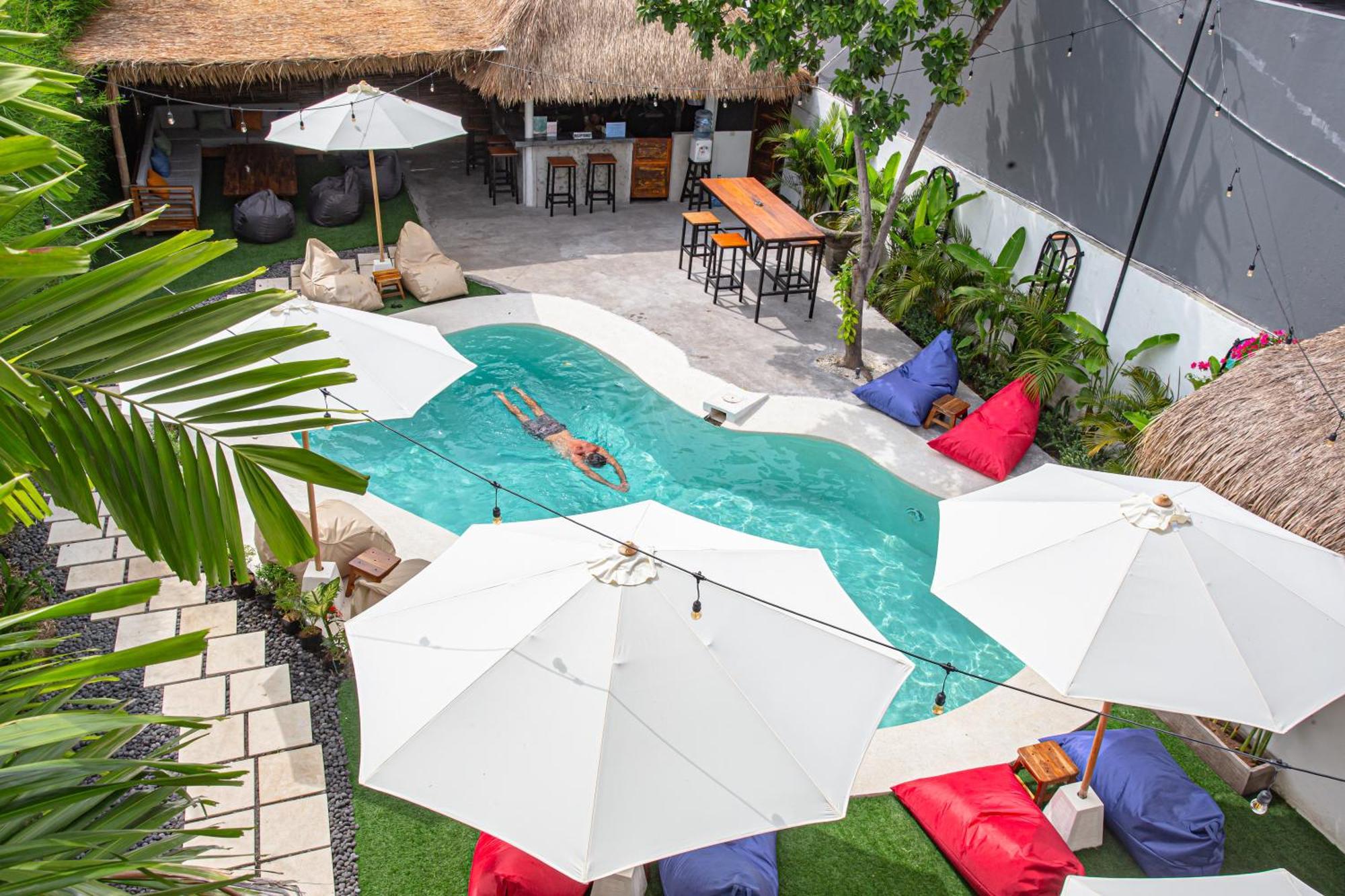 What The Duck Backpackers Canggu  Bagian luar foto