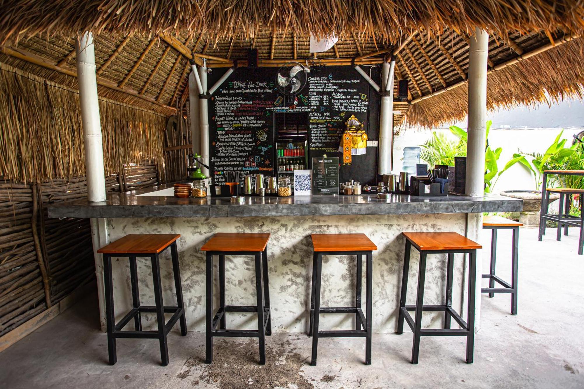 What The Duck Backpackers Canggu  Bagian luar foto