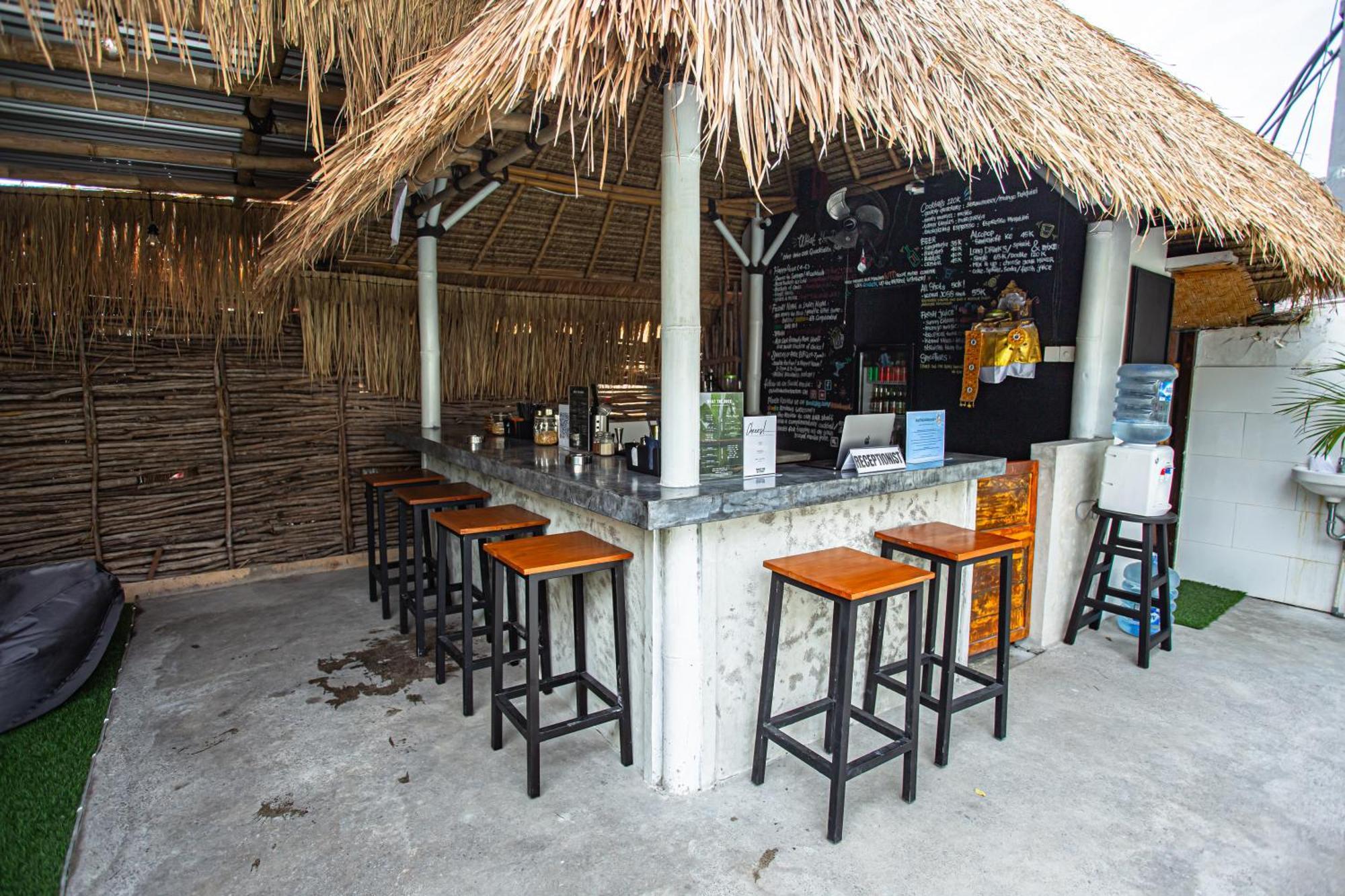What The Duck Backpackers Canggu  Bagian luar foto