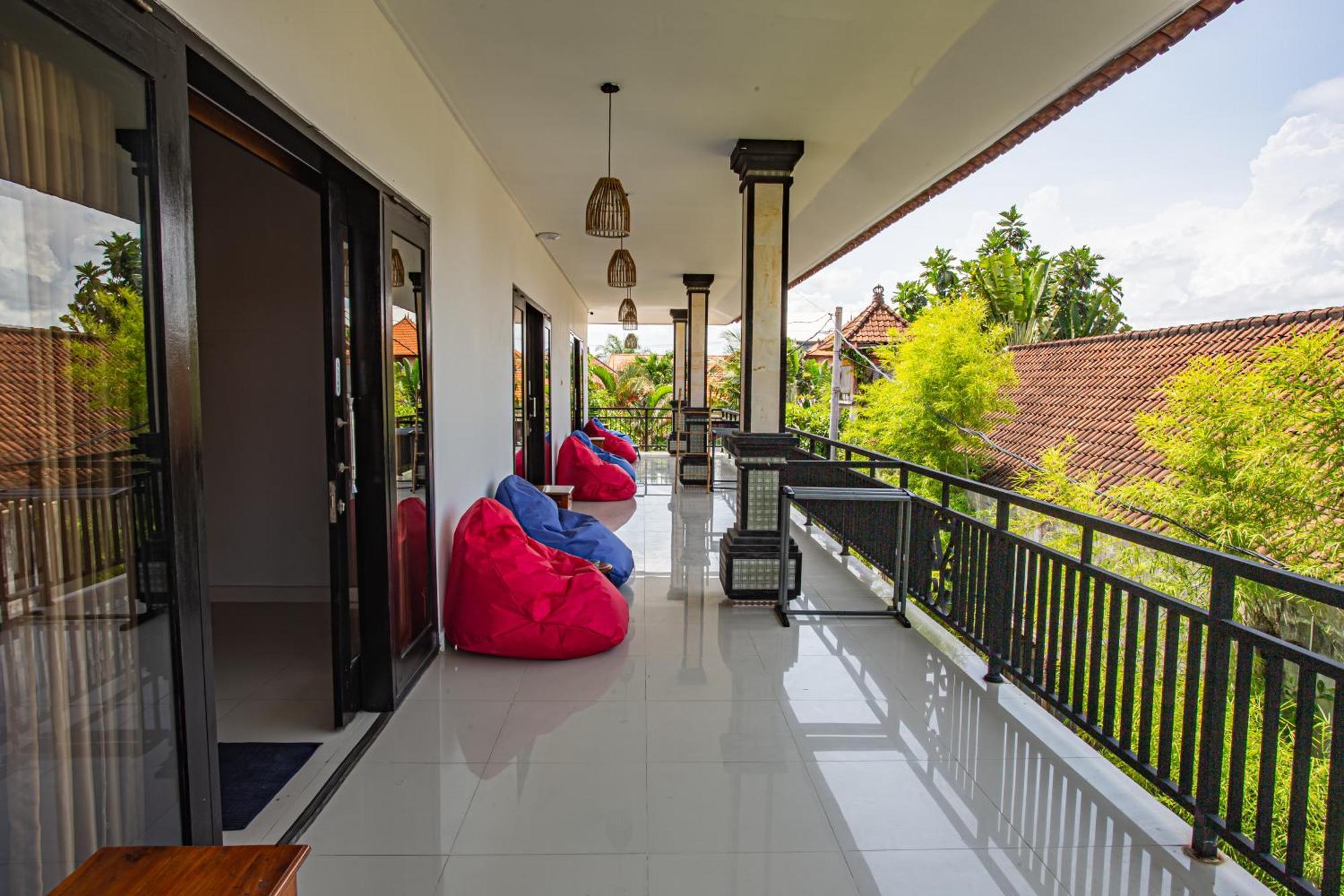 What The Duck Backpackers Canggu  Bagian luar foto