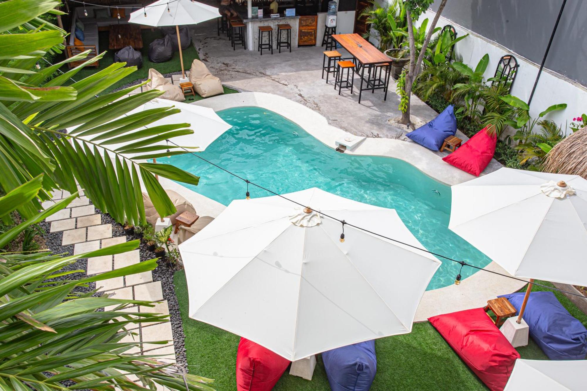 What The Duck Backpackers Canggu  Bagian luar foto
